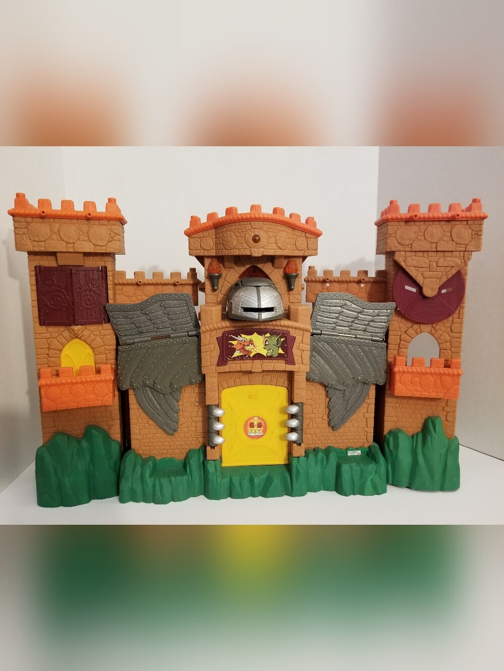 Vintage Fisher Price Imaginext Eagle Talon Castle playset Lights Sounds